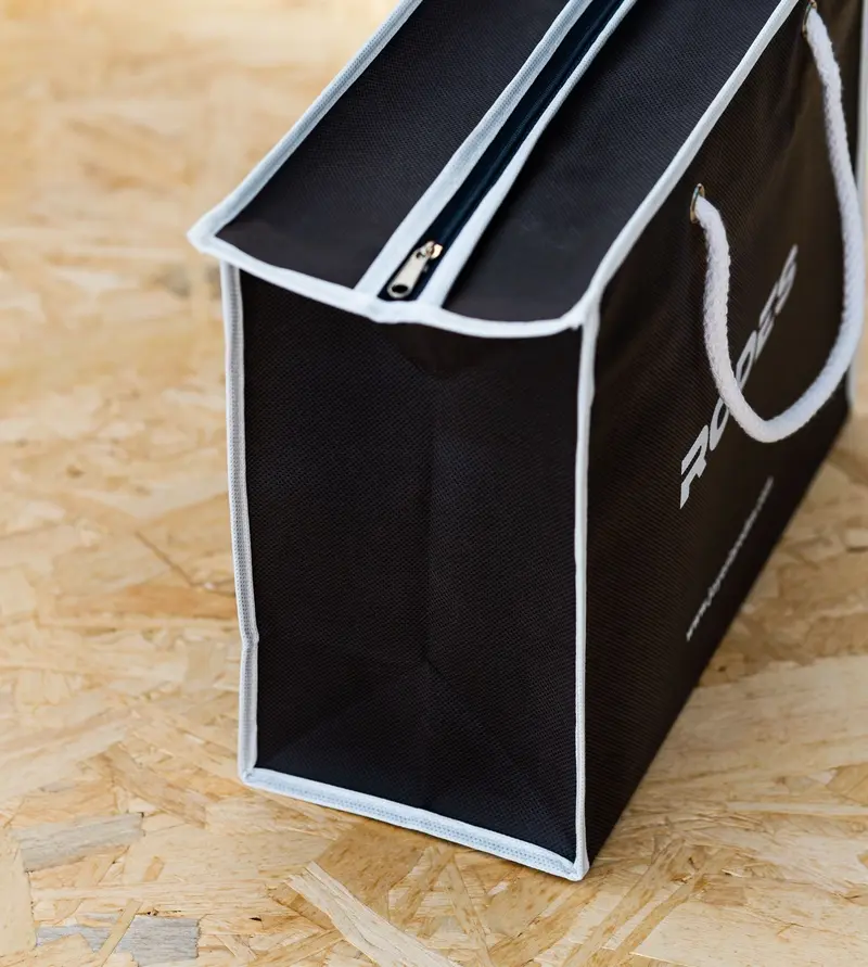 bolsa con cremallera y estructura de caja